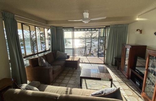 Caloundra Apartment | Lowanna Unit 11 - Just a short walk to Caloundra's top restaurants