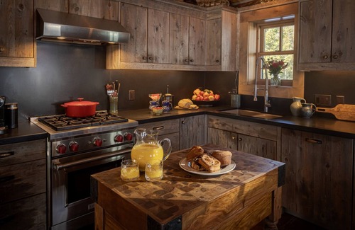 Indian Paintbrush House | LPJH - Romantic Woodland Cabin