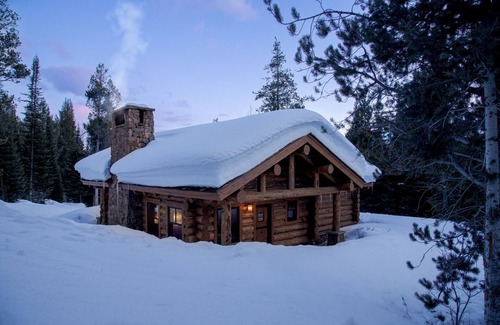 Indian Paintbrush House | LPJH - Romantic Woodland Cabin