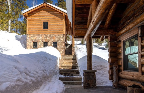 Indian Paintbrush House | LPJH - Romantic Woodland Cabin