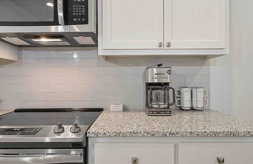 Highlands - Perkins House | LSU 2 BR | Pet Friendly|Pool| Fitness| Sleep 4