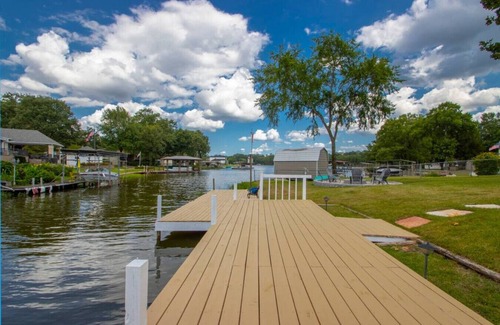 Mid America House | Lu Juan Pt. · A Shore Thing-LAKEFRONT/Hot Tub/? pit/Movie Room