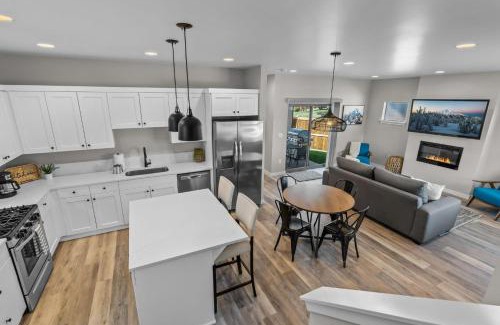 Old Farm District House | Lucia Escape