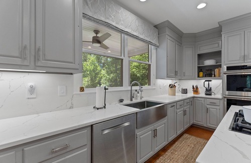 Weems House | Lucky Dog River House - Luxury 4 Bedroom/4.5 Bath - Guest Suite, Pool & Dock