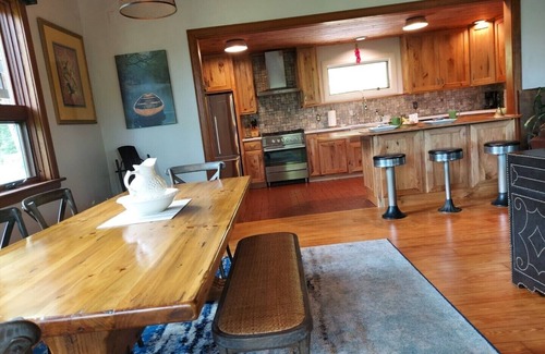 Clyde Cabin | Lucky Lunar Cabin at Riverside Farm