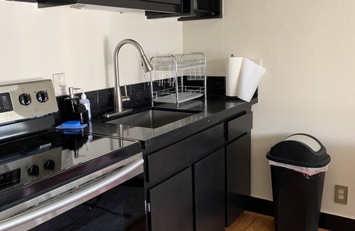 Hilo Apartment | Lucy's Place nAir Conditioned Studio with Murphy bed