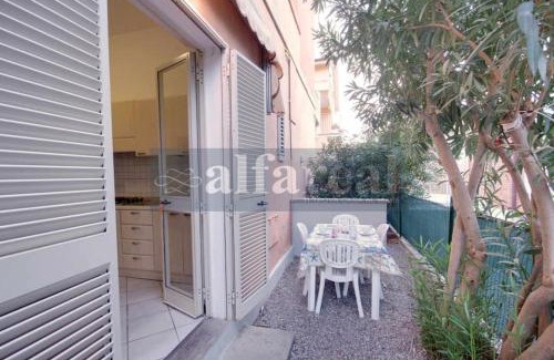 Castiglione della Pescaia Apartment | Luisa Ponente, 100 mt dal mare, clima, spazio esterno, wifi! by Alfareal