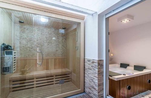 Huelva Apartment | Lujo a tu alcance con spa y garaje, pleno centro