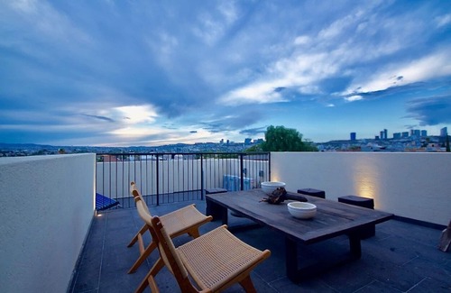 Downtown Queretaro Hotel | Lujosa Suite con terraza en la mejor calle de Qro.