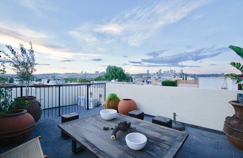 Downtown Queretaro Hotel | Lujosa Suite con terraza en la mejor calle de Qro.