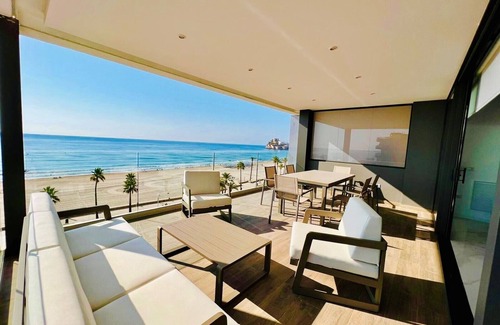 Peniscola Apartment | Lujoso Apartamento Frente AL MAR CON Piscina, Parking Y Climatizacion Central
