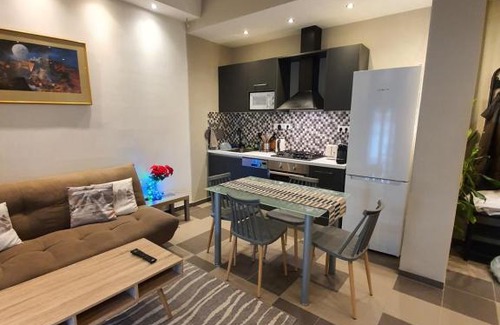 Athens Apartment | LUKAS-2 B/R LUXURIOUS FLAT WITH VERANDA