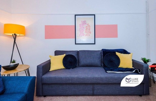 Little Hulton House | LukeStays - 10Langworthy Avenue
