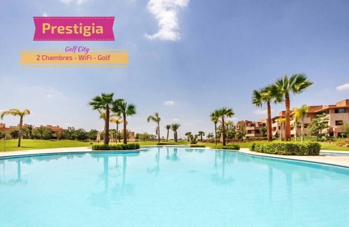 Marrakech Condo | Lumineux et Vue Dégagée sur Piscine à Prestigia