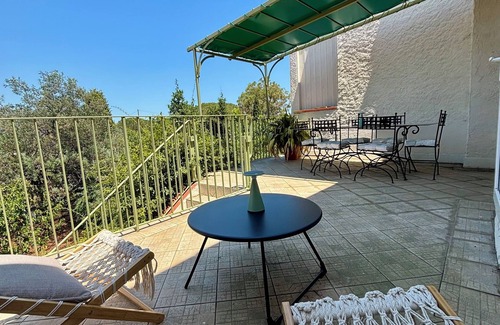 Montesquieu-des-Alberes Apartment | Luminous gîte, quiet and natural setting, cathedral ceiling living room with views of the Albères, terrace
