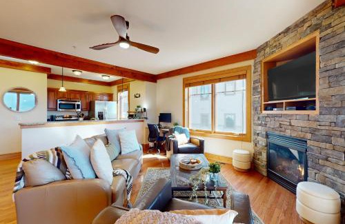 Boone Apartment | Luminous Pine Hideaway