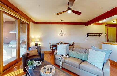 Boone Apartment | Luminous Pine Hideaway