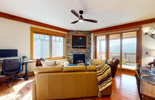 Boone Apartment | Luminous Pine Hideaway