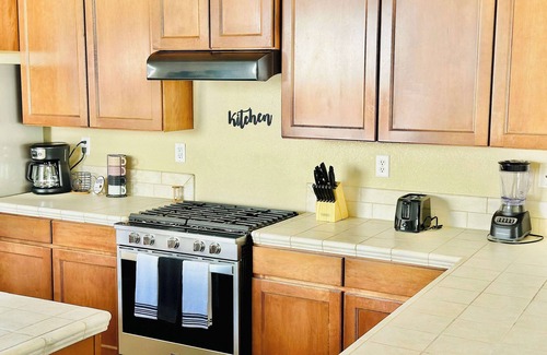 Northwest Reno House | Luminous Spacious Retreat/3Bathrooms/Sleeps 13