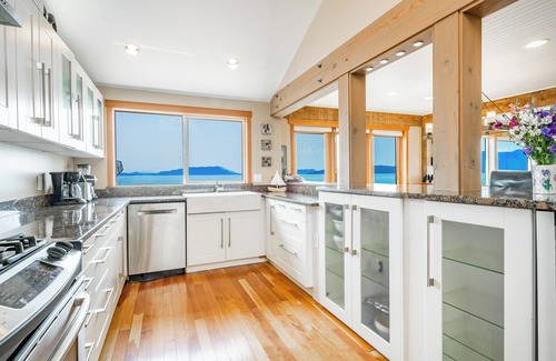 Lummi Island House | Lummi Island Waterfront Home + Boat Ramp + Bay Views