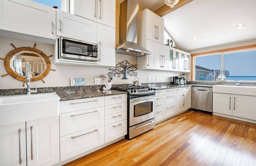 Lummi Island House | Lummi Island Waterfront Home + Boat Ramp + Bay Views