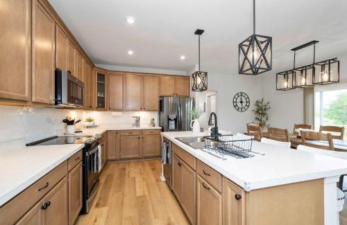 Walton House | Lunar Haven - Gorgeous 5 BDR