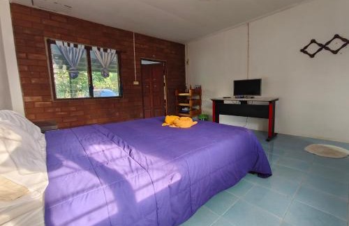 Song Phi Nong House | LungYod Guest House