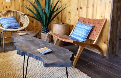 June Lake House | Lupine One-Bedroom Suite (Unit 3)