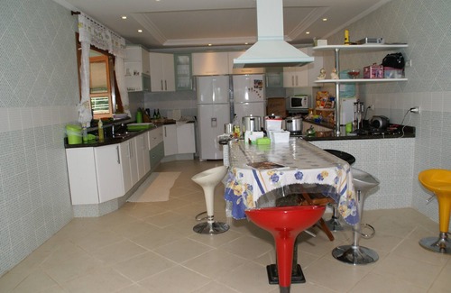 Sorocaba House | Lush Farm in front of the Dam - 13 suites and complete leisure