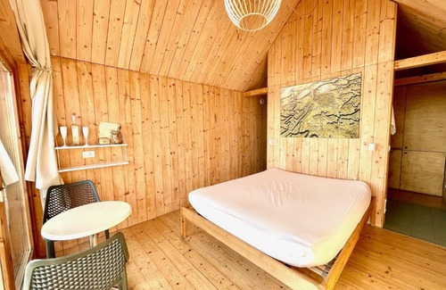 Brightlingsea House | Lushna 10 Classic Suite at Lee Wick Farm Cottages & Glamping