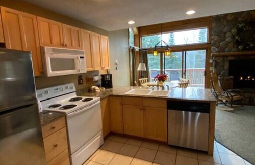 Lutsen House | Lutsen Escape | Spacious deck n` Grill Townhome