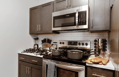 Newark Apartment | ★LUX 1 BR Apt Great Location★Parking Available