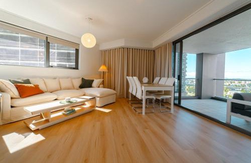 Brisbane Central Business District Apartment | Lux 18th floor 2br 2bath, River view, Pool, Spa, Sauna, Gym, Wifi,
