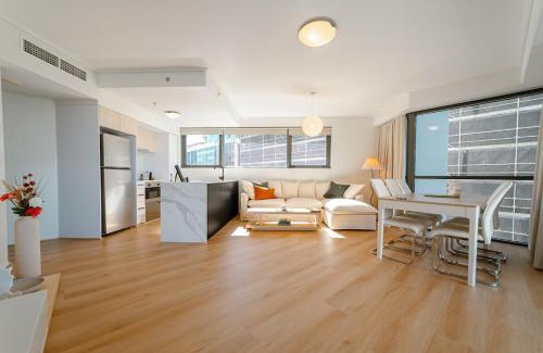 Brisbane Central Business District Apartment | Lux 18th floor 2br 2bath, River view, Pool, Spa, Sauna, Gym, Wifi,