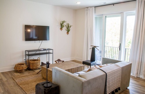 Batesville Apartment | Lux 2 Bed 2 Bath Apt | Dwtn Crozet (30 Nt Min)