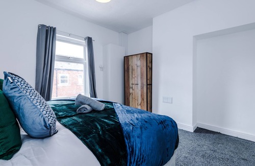 Openshaw House | Lux 2 Bedroom House Manchester