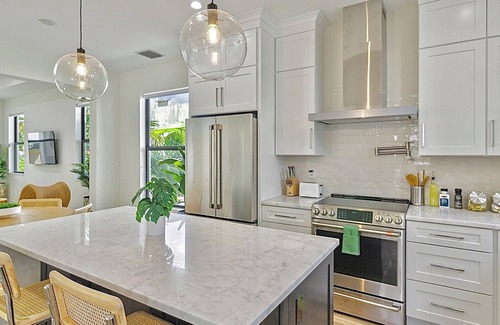 West Palm Beach Cottage | LUX 2BR 2BA Iconic Architectural Collections