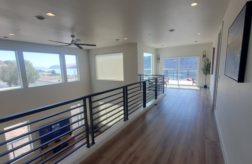 Sunland Estates House | Lux 3 bdrm/3 bath sleeps 8 in George, Wa near Gorge Amphitheater & Wine Country