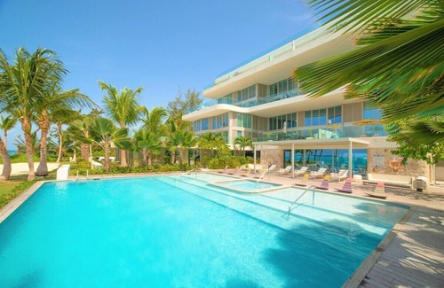 South Sound Villa | Lux 3 Bed Beachfront Villa w/Infinity Pool + Gym