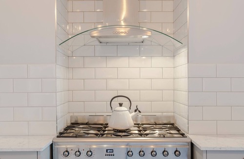 St. Pancras and Somers Town Apartment | Lux and Spacious 4 Bedroom 2 Bathroom apt Camden Town