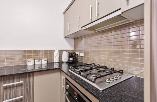 Westcourt Apartment | Lux Apartment Cairns - 9 Pools BBQ Gym