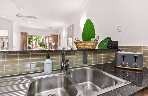 Westcourt Apartment | Lux Apartment Cairns - 9 Pools BBQ Gym