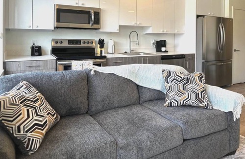 City Park West Apartment | Lux Apt Near Saint Joseph'sn