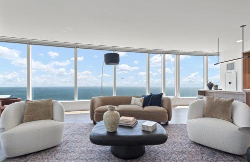 The Loop Apartment | Lux Apts with Lake Views and Top Amenities