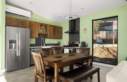 Harrison Cabin | Lux Cabin Mountain Escape - Scenic Views, River, Hiking, Kayaking