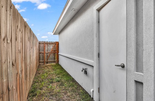 Weslaco Condo | Lux Condo in charming Weslaco with WiFi. Unit 3 K/Q