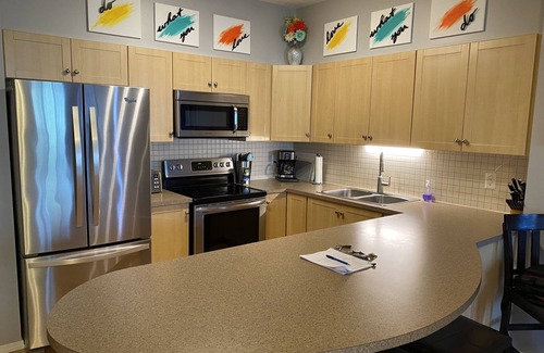 Quail Ridge Condo | Lux Exec Condo Okanagan Golf Pinnacle Pointe - Pool Hot Tub Gym etc ! 90+ days