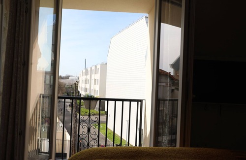 Le Bourget Apartment | Lux Gold White - 15 Min To Paris & CDG