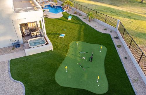 Augusta Ranch House | Lux Golf Course Oasis Pool, Putt-putt & 4 Kings!