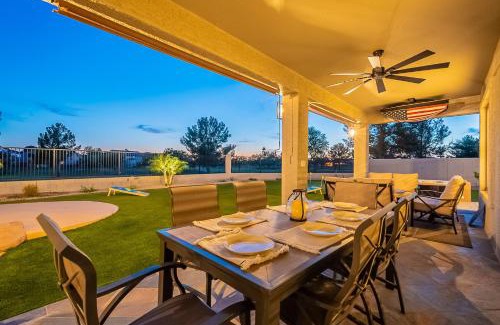 Augusta Ranch House | Lux Golf Course Oasis Pool, Putt-putt & 4 Kings!
